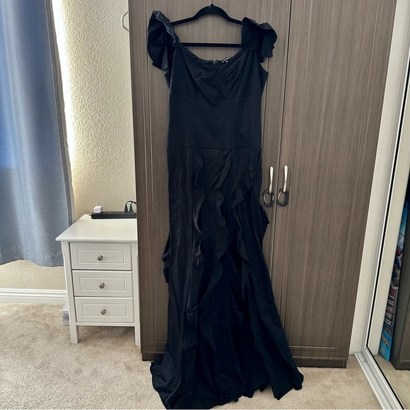 Fashion Nova Black Maxi Dress - Picture 1 of 5